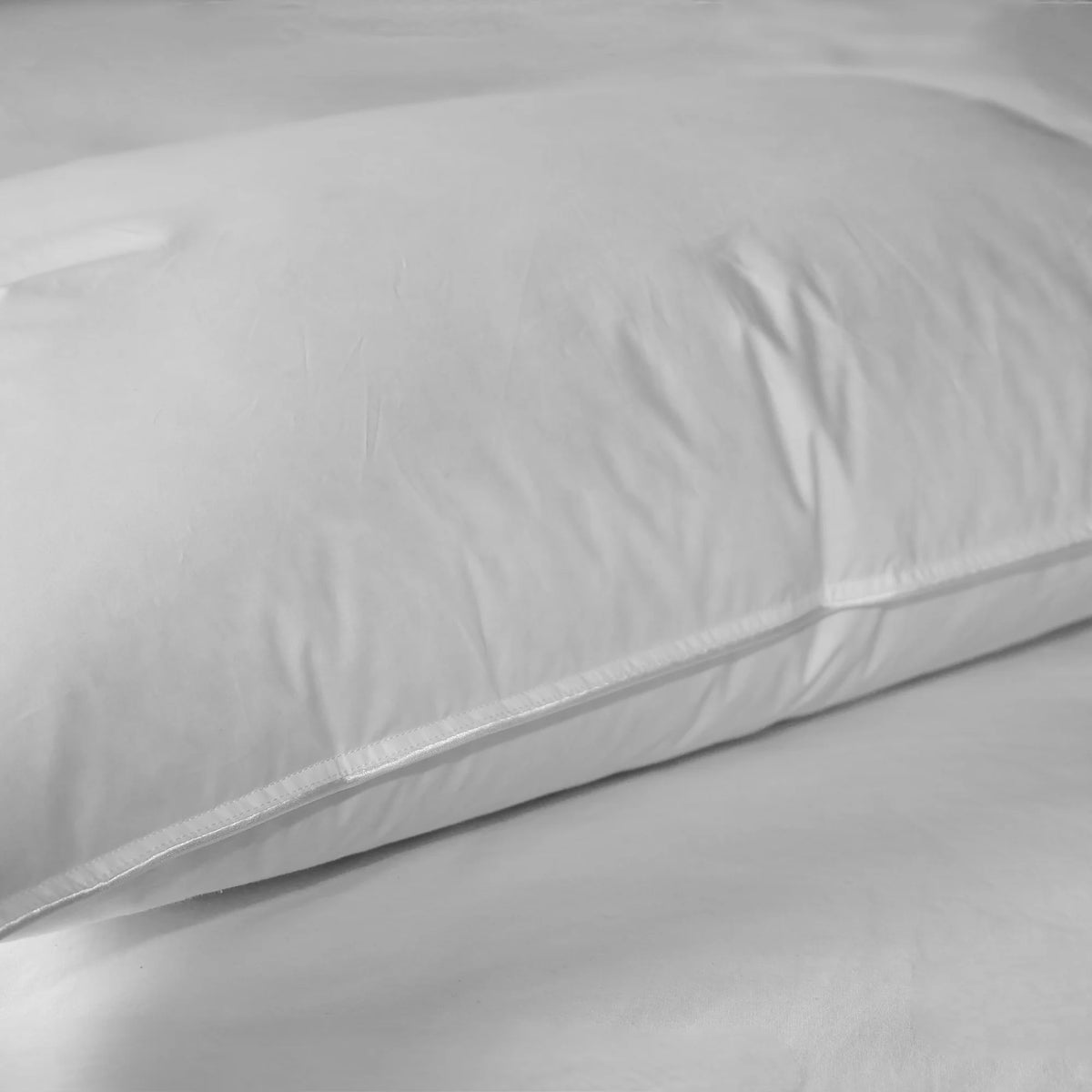 Възглавница The Soft Bedding Company Goose Feather & Down с 85% пера и 15% пух 03